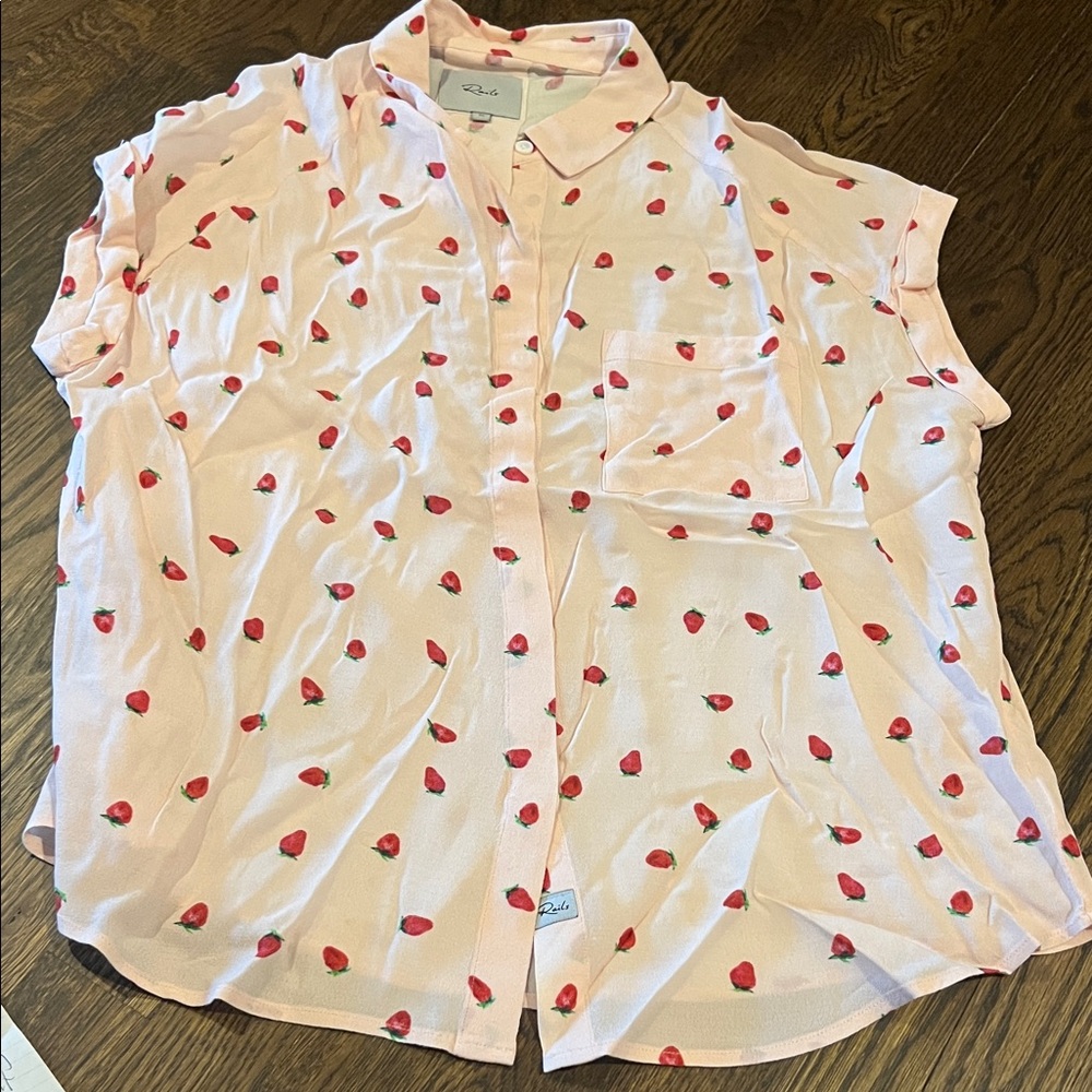 BEAUTIFUL Rails button down strawberry pattern blouse size medium never worn